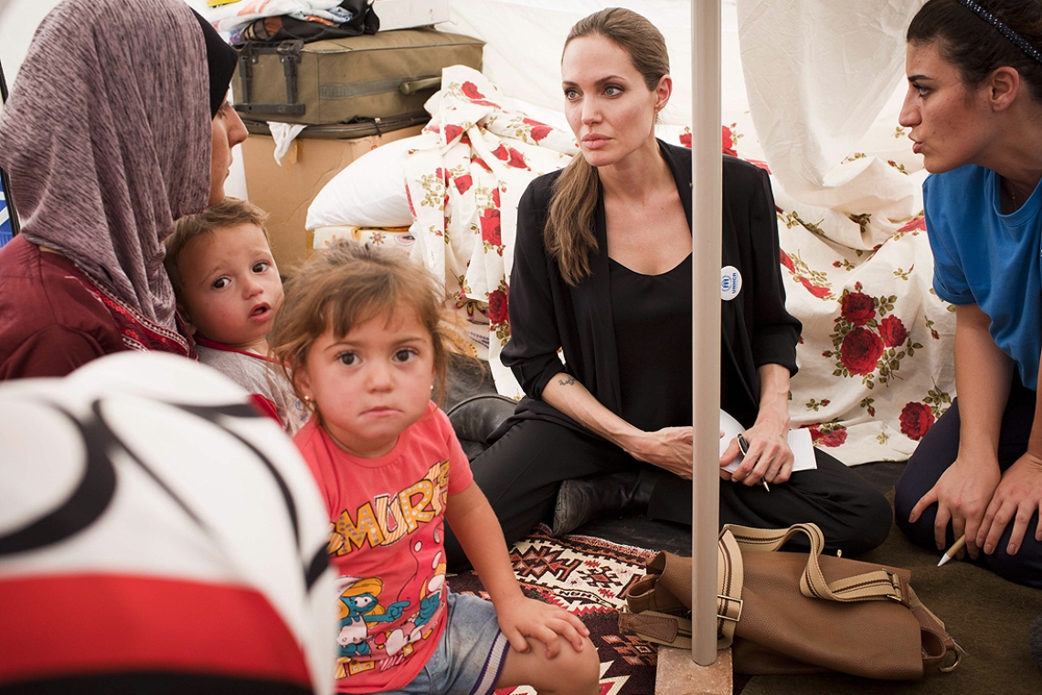 Destinée - Angelina Jolie : De l'Adolescente Rebelle à l'Icône Humanitaire